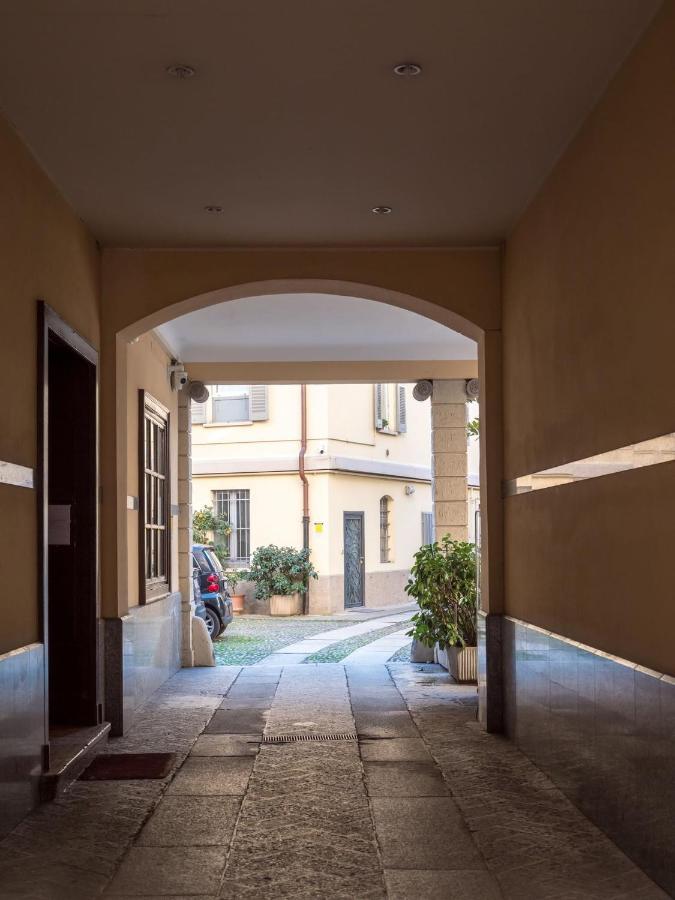 The Best Rent - Studio Nearby Sant'Agostino Metro Milaan Buitenkant foto